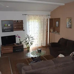 Villa Manuela, Ližnjan